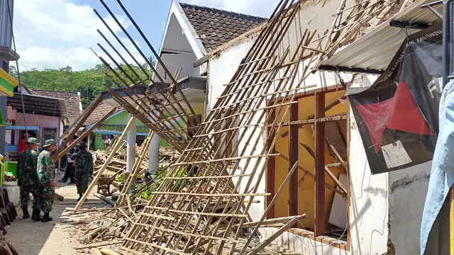 Keluhan Warga Soal Penanganan Pasca Bencana Gempa Di Malang