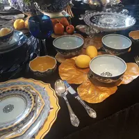 Penting tidak untuk memiliki perangkat makan yang mewah dan mahal? (Foto: Muara Bagdja)