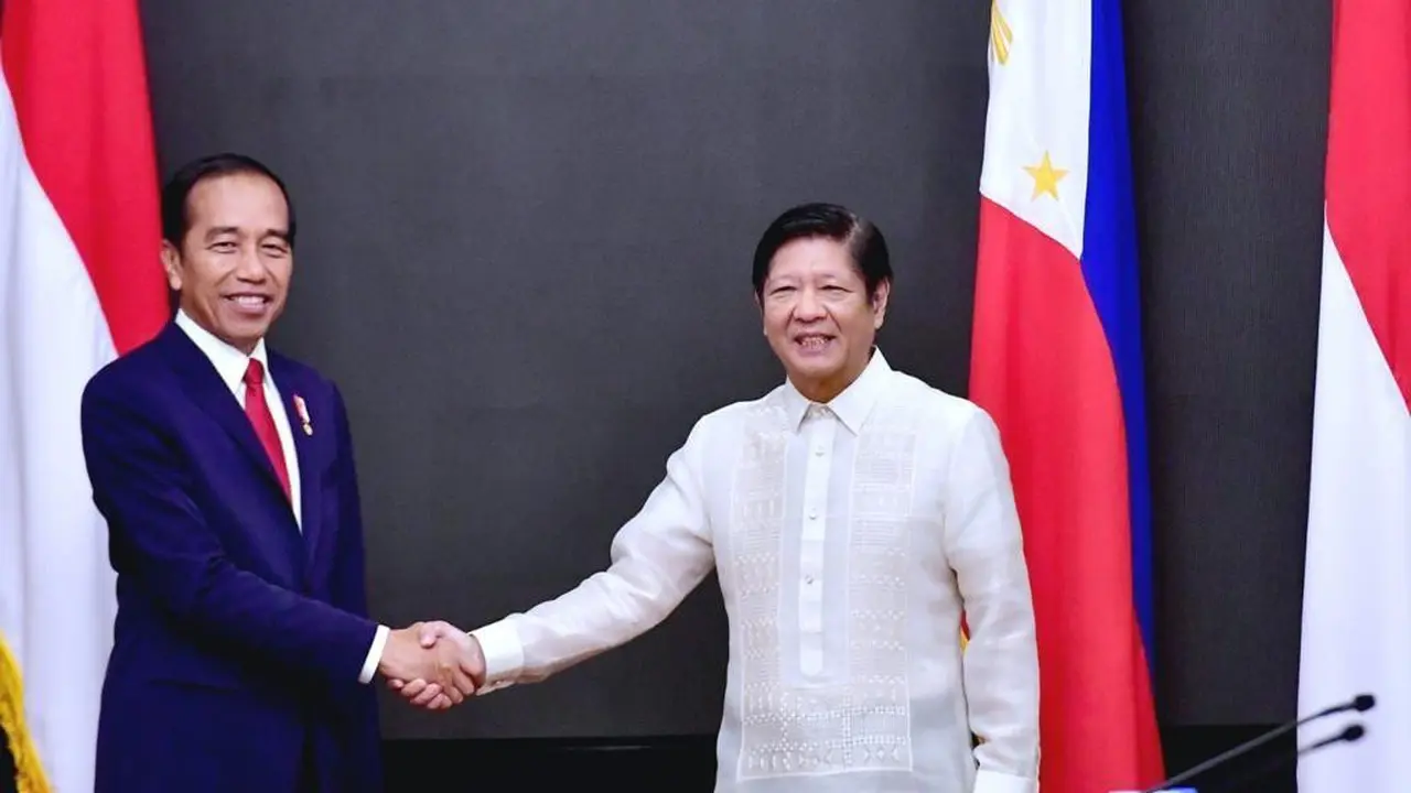 Presiden Joko Widodo (Jokowi) saat bertemu Presiden Ferdinand Marcos Jr. di Istana Malacañang, Manila, Filipina, Rabu (10/1/2024).