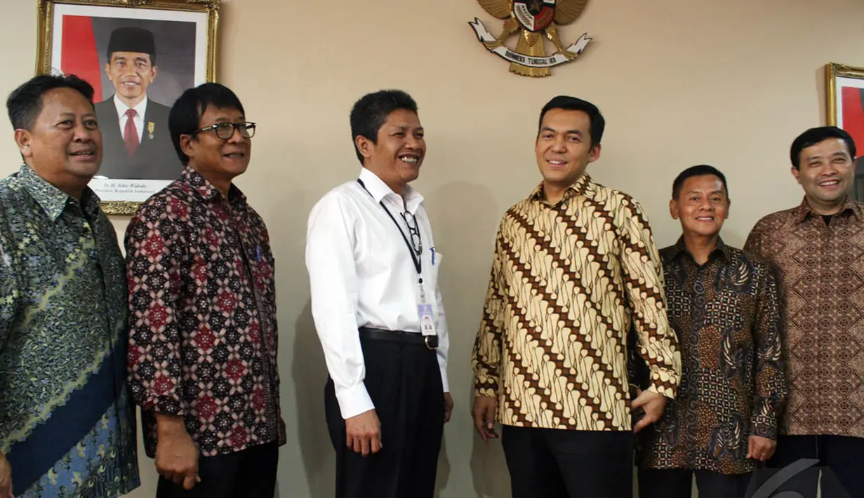 Acara tersebut disaksikan jajaran direksi dan komisaris PT Pindad di kantor Kementerian BUMN, Jakarta, Senin (22/12/2014).(Liputan6.com/Miftahul Hayat)