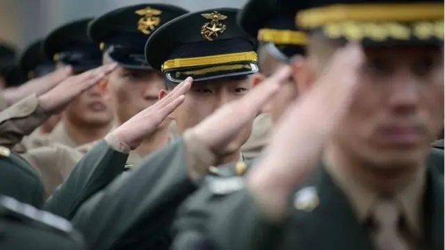Laki-laki Korea Selatan diharuskan untuk bertugas di militer selama hampir dua tahun