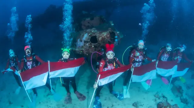 Ketika Merah Putih Berkibar di Dasar Laut Pulau Biak