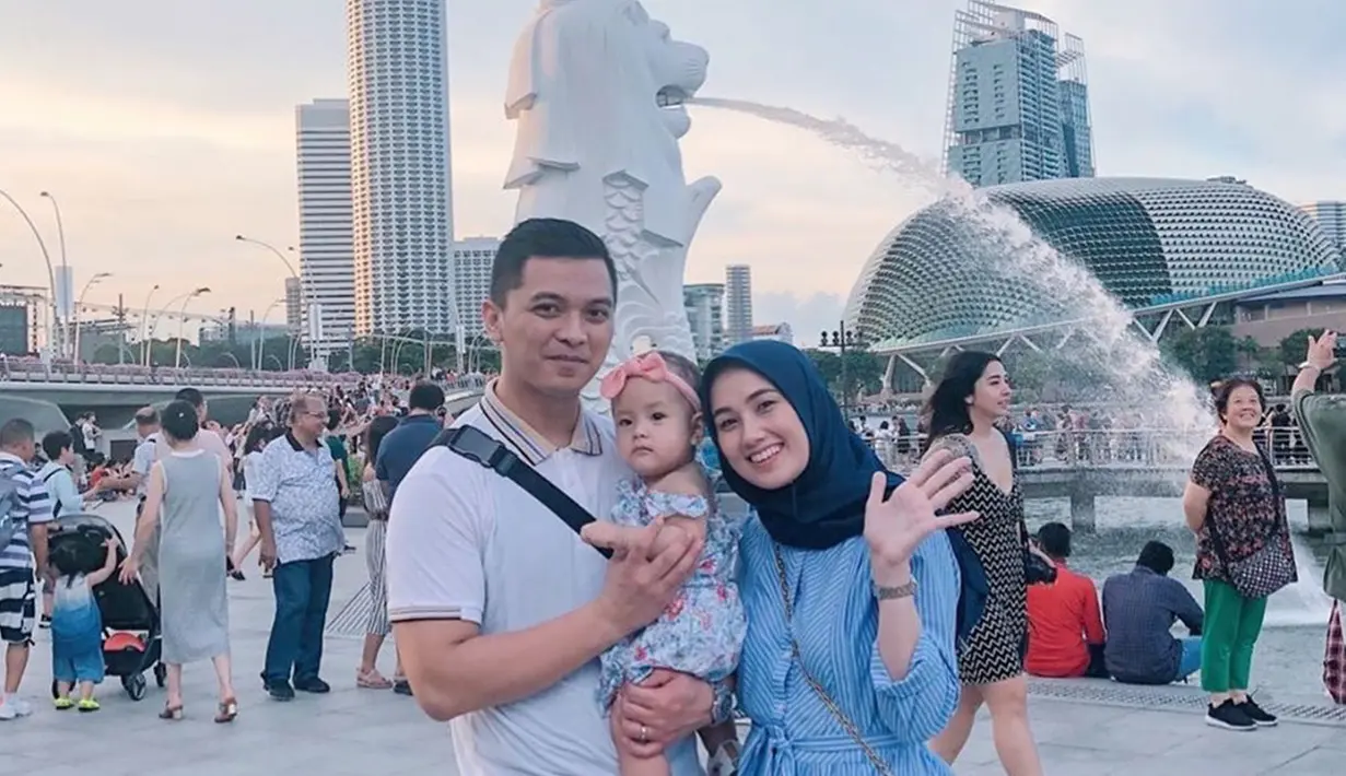 Selain di dalam negeri, Anesstesia Ayu juga berlibur ke luar negeri. Ayu terlihat pernah mengunjungi Singapura bersama keluarga kecilnya itu beberapa waktu lalu. (Liputan6.com/IG/@anesstesiaayu)