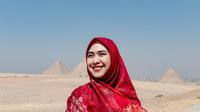 Potret Oki Setiana Dewi liburan ke Piramida Giza, Mesir (sumber: Instagram/okisetianadewi)