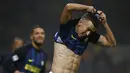 Ekspresi pemain Inter Milan, Ivan Perisic, setelah mencetak gol penyama kedudukan di menit ke-90 ke gawang AC Milan pada laga pekan ke-13 Serie A di Stadion San Siro, Minggu (20/19/2016). (AFP/Marco Bertorello)
