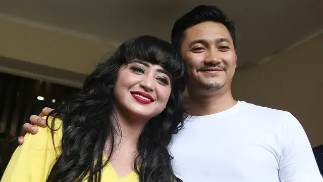 [Bintang] Dewi Perssik dan Sang Suami Laporkan Petugas Transjakarta di Polda Metro Jaya