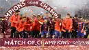 Pemain Barcelona merayakan kemenangan atas Al Ahli pada laga persahabatan di Stadion Thani bin Jassim, Doha, Selasa (13/12/2016) waktu setempat. (AFP/Karim Jaafar)