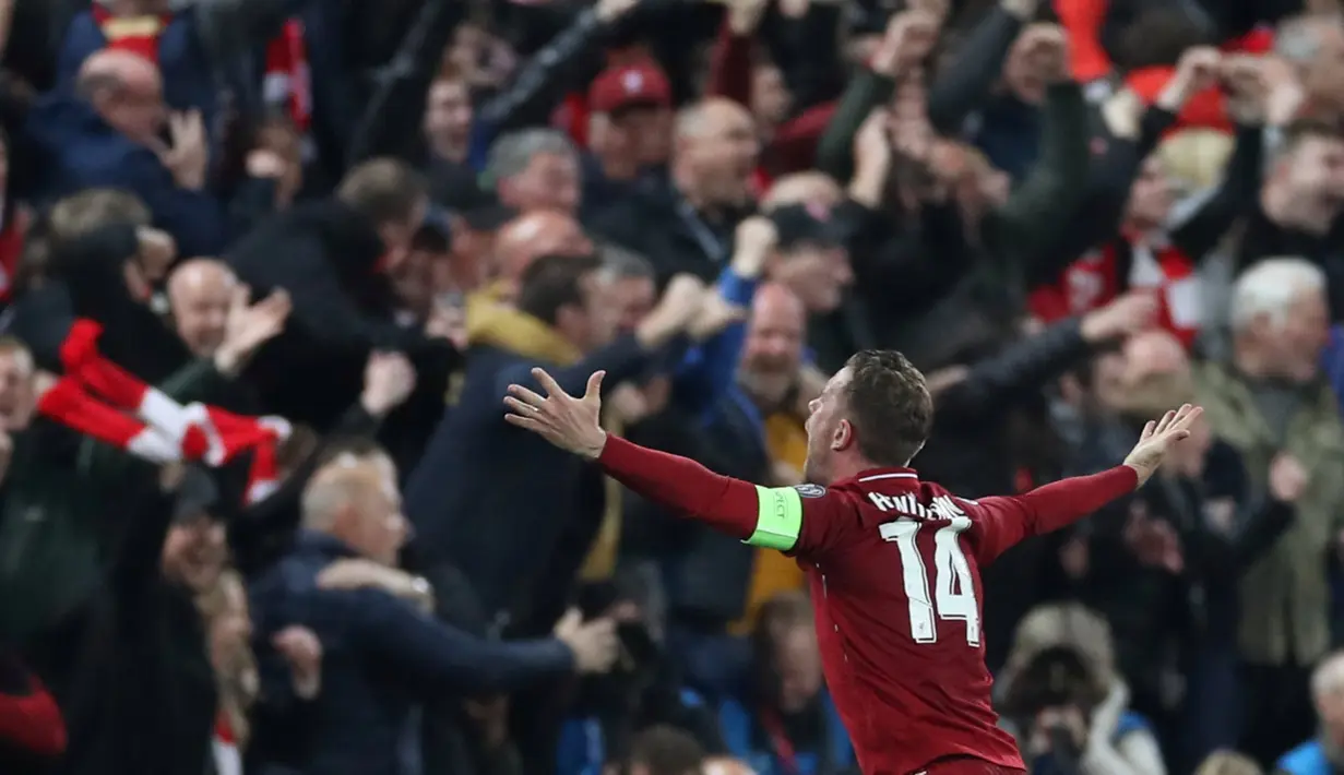 Kapten Liverpool, Jordan Henderson merayakan kemenangan timnya atas barcelona pada laga kedua semifinal Liga Champions 2018/19 di Anfield, Selasa (7/5/2019).  Liverpool sukses melaju ke final Liga Champions usai tampil sensasional menghajar Barcelona 4-0. (AP/Emilio Morenatti)
