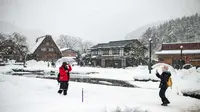 Lokasi terpencil yang dikelilingi pegunungan di Jepang menjadikan desa Shirakawa-go terisolasi dari hiruk pikuk dunia luar. (Faizal Fanani)