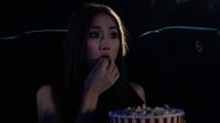 Ilustrasi nonton film horor. (Photo by cottonbro: https://www.pexels.com/photo/photo-of-a-woman-eating-popcorn-at-a-movie-theater-8263358/)