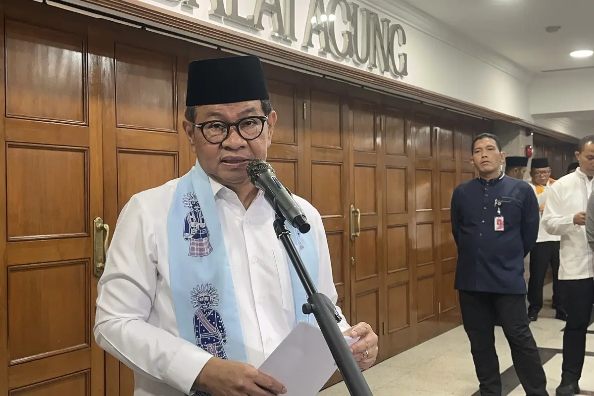 Gubernur Jakarta Pramono Anung Perintahkan Pangkas Pohon Rawan Tiap Hari