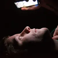 Buat kamu yang tidak bisa lepas dari gadget, begini caranya agar mudah buat tidur. 