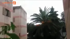 Seorang wanita memutuskan merekam video ini walau sedang diliputi rasa panik yang luar biasa.