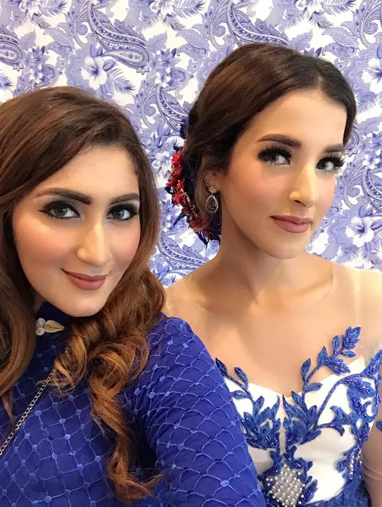 Tania Nadira dan Tasya Farasya sama-sama memilki darah timur tengah. Kecantikan keduanya nampak begitu khas memesona. Baik Tania dan Tasya keduanya kerap tampil dengan riasan bold yang menawan (Liputan6.com/IG/@tanianadiraa)