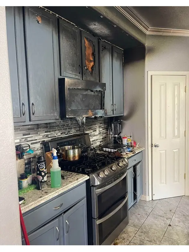 6 Potret Gagal Masak yang Bikin Alat Dapur Rusak, Jadi Bencana