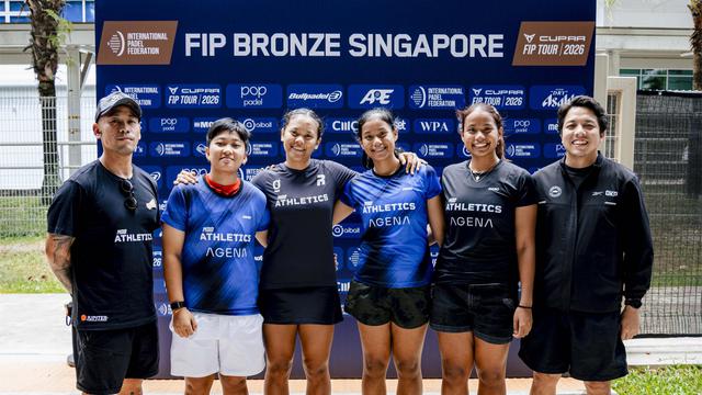 Dunia padel Indonesia mencatatkan pencapaian gemilang ketika pasangan Fitriana Sabrina dan Fitriani Sabatini dari MBB Athletics berhasil menembus babak semifinal turnamen FIP Bronze Singapore.