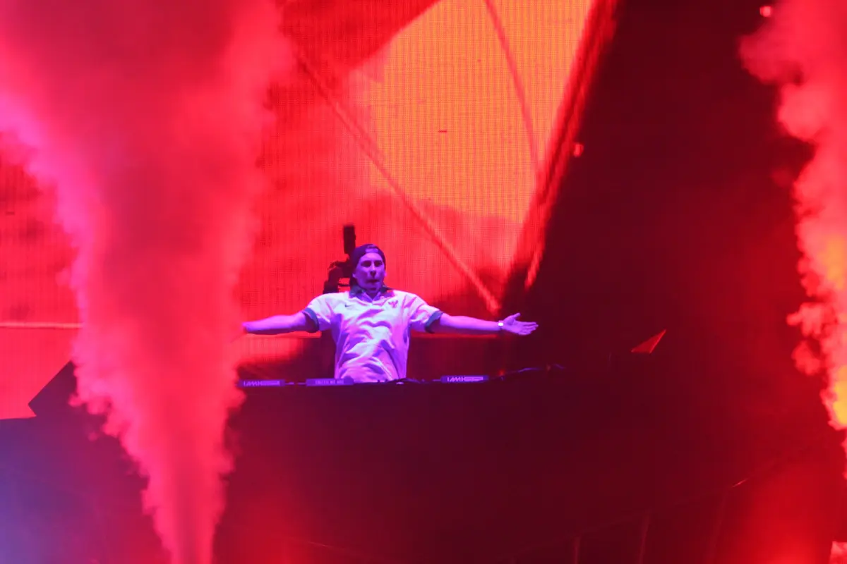 [Bintang] Konser I Am Hardwell