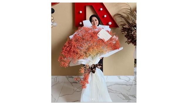 Momen Saat Rachel Vennya Lulus Kuliah Bareng Suami