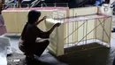 Replika barang-barang untuk keperluan sembahyang di antaranya, seperti televisi, telepon, mobil hingga rumah. (Liputan6.com/Herman Zakharia)