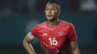 Bek Indonesia, Hansamu Yama, saat melawan Chinese Taipei pada laga Grup A Asian Games di Stadion Patriot, Bekasi, Minggu (12/8/2018). Indonesia menang 4-0 atas Chinese Taipei. (Bola.com/Vitalis Yogi Trisna)