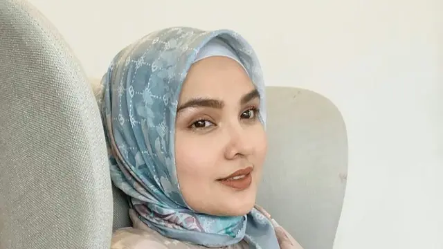 5 Rekomendasi Bahan Kerudung Segi Empat Terbaik, Anti Kusut dan Nyaman Dipakai