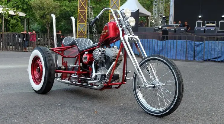 Trike kustom Ojo Dumeh jadi hadiah lucky draw Kustomfest 2017. (Septian/Liputan6.com)