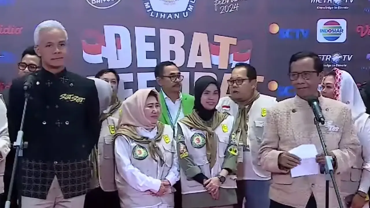 Kisah Beskap Tenun yang Dipakai Ganjar Pranowo dan Mahfud Md Seusai Debat Capres Cawapres ke-4, Butuh 180 Hari untuk Membuatnya