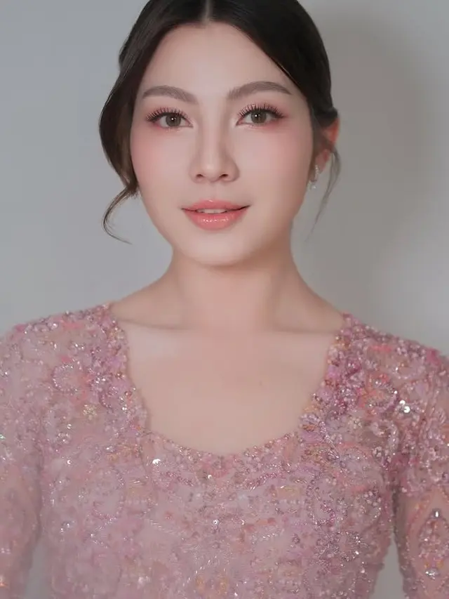 Haviza Devi saat Tunangan dengan Harris Vriza di Medan. [@yulia_yang_mua]