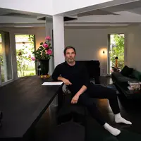 Realme menggandeng desainer internasional José Lévy menghasilkan teknologi bernilai seni/ Dok. realme