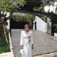 Lihat di sini gaya Aurel Hemansyah di tasyakuran 4 bulan kehamilan sang adik ipar, Aaliyah Massaid.[Dok/@aurelie.hermansyah].