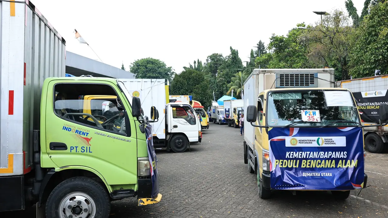 Mentan Amran Kembali Kirim 153 Truk Bantuan untuk Masyarakat Terdampak Banjir Sumatra