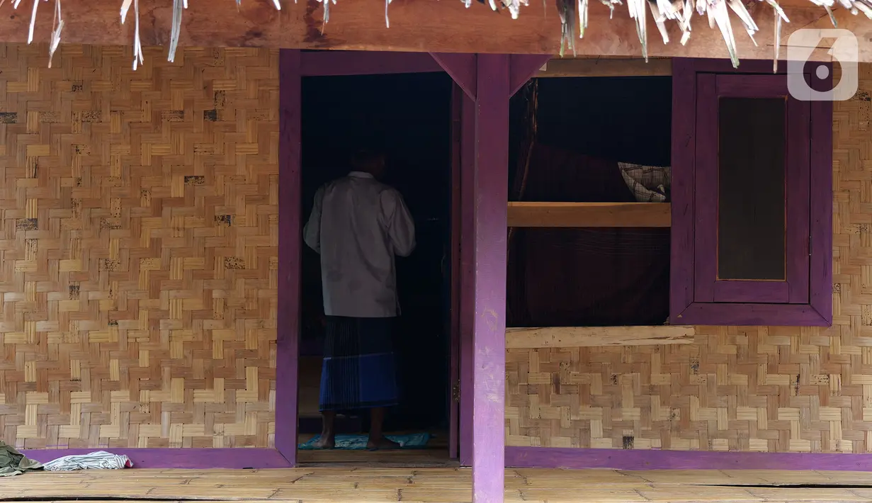 Hamid Bambang Kusomo (28) saat ditemui di pemukiman mualaf yang berbatasan dengan daerah adat Baduy. Meskipun keluar dari adat Baduy dan meninggalkan kepercayaan Sunda Wiwitan, hubungan Hamid bersama keluarga tetap baik. (Liputan6.com/Herman Zakharia)