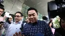 Andy Purnomo usai diperiksa KPK, Jakarta, Rabu (25/1). Selain Andy, KPK memanggil tujuh saksi. Dua di antaranya ajudan Bupati Klaten, Edy Dwi Hananto dan Nina Puspitasari. Lima ainnya merupakan PNS di lingkungan Pemkab Klaten. (Liputan6.com/Helmi Afandi)