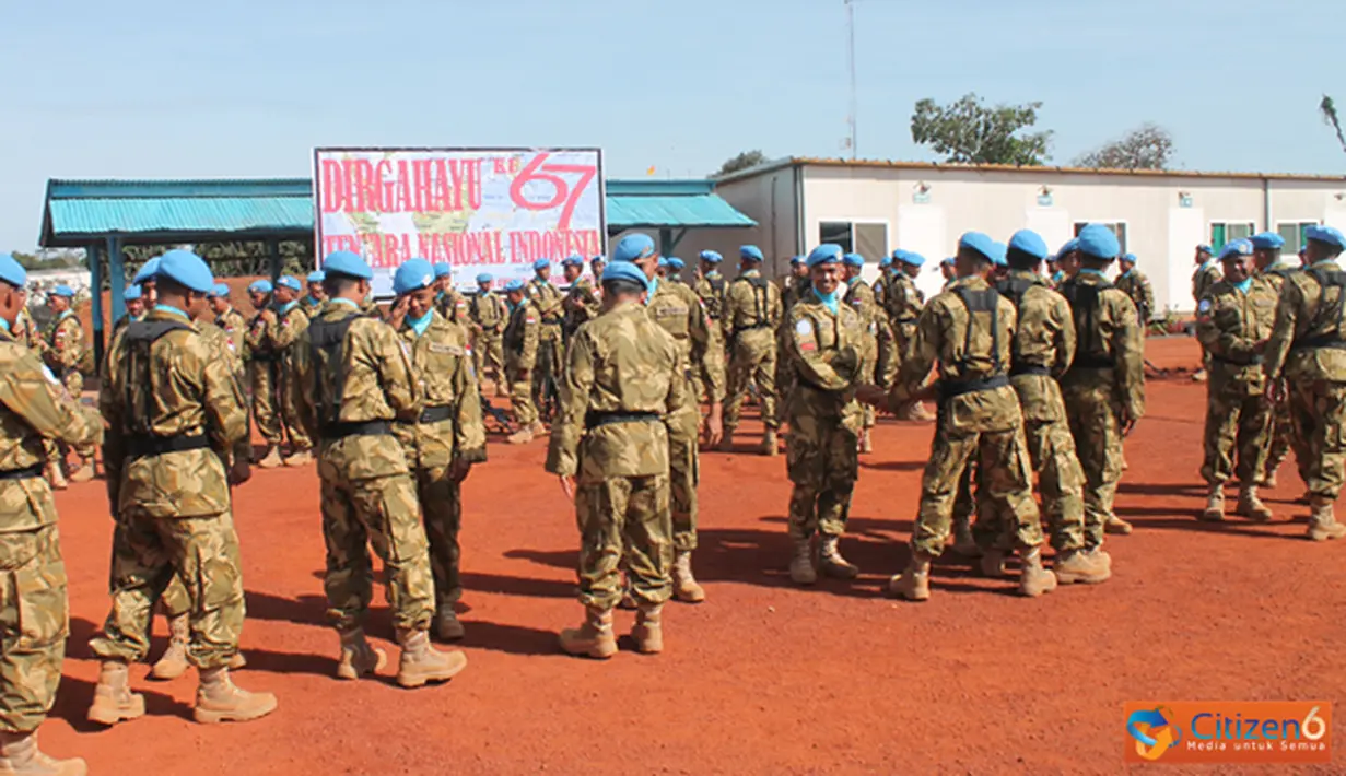 Citizen6, Kongo: Dansatgas Konga XX-I/Monusco Letnan Kolonel Czi Sapto Widhi Nugroho di dampingi oleh seluruh perwira dan segenap personel memberikan ucapan selamat kepada anggota yang naik pangkat. (Pengirim: Badarudin Bakri)