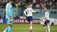 Pemain Timnas Inggris, Jack Grealish melakukan selebrasi usai mencetak gol keenam ke gawang Timnas Iran dalam laga matchday pertama Grup B Piala Dunia 2022 di Khalifa International Stadium, Doha, Qatar, Senin(21/11/2022) malam WIB. (AP/Abbie Parr)