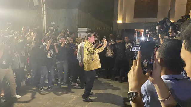 Sejumlah petinggi partai yang tergabung dalam Koalisi Indonesia Maju (KIM) merapat ke kediaman Bakal Calon Presiden Prabowo Subianto di Jalan Kertanegara, Kebayoran Baru, Jakarta Selatan pada Jumat (13/10/2023).