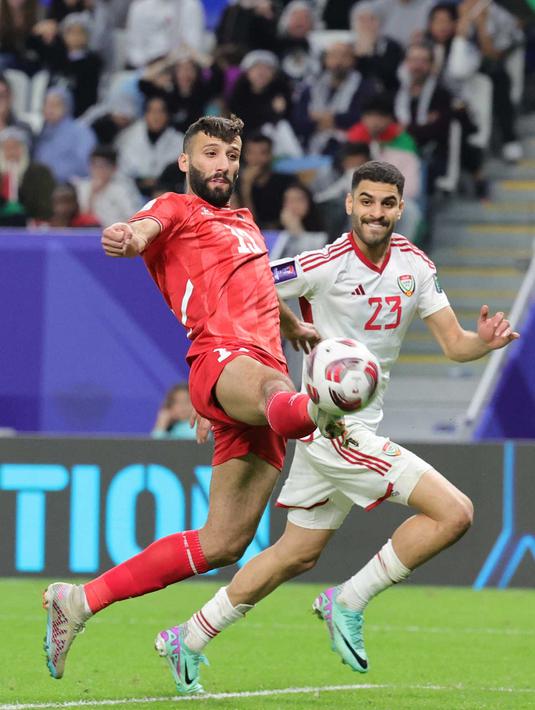 Laga berlangsung menarik dan kedua timnas tersebut saling adu serang. (Giuseppe CACACE/AFP)