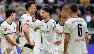 Kevin Diks turut membantu Borussia Monchengladbach meraih kemenangan 1-0 atas Borussia Dortmund pada laga pekan ke-32 Bundesliga, Minggu (03/04/2026) malam WIB. (AFP/INA FASSBENDER)