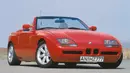 BMW Z1 ini memiliki keunikan pada sistem bukaan pintunya yang tenggelam ke dalam bodi. Mobil ini hanya terproduksi sebanyak 8.000 unit saja. (Source: classicandsportscar.com)