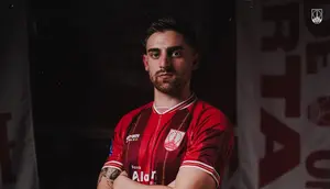 Persis Solo akhirnya meresmikan kedatangan pemain asing terbarunya untuk putaran kedua BRI Super League 2025/2026, Dejan Tumbas. (Dok Persis)