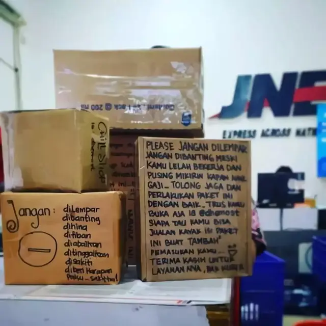 6 Tulisan Peringatan Jangan Dibanting Bak Satu Paragraf Ini Bikin Tepuk Jidat