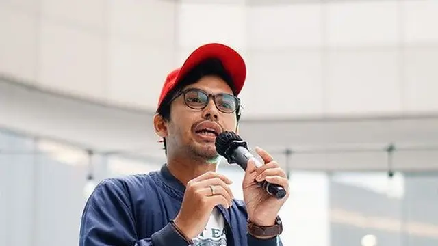 Komika Asal Pontianak Buka Jasa Dengar Curhatan, Tarifnya Mulai 50 Ribu