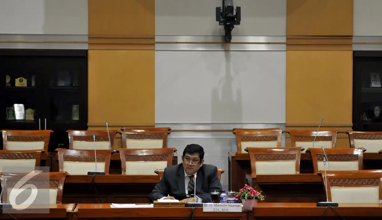 Marsidin Nawawi saat mengikuti Uji Kelayakan dan Kepatutan calon Hakim Agung Ad Hoc Tipikor dengan Komisi III DPR, Jakarta, Kamis (25/8). Menurut Marsidi tujuan pemberantasan korupsi adalah untuk kepulihan keuangan negara. (Liputan6.com/Johan Tallo)