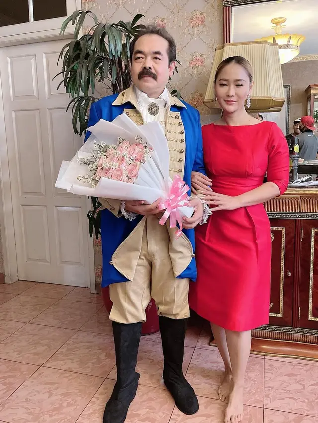 8 Potret Adam Suseno Suami Inul Daratista saat Cosplay, Bikin Geleng Kepala