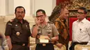 Kapolri Jenderal (Pol) Tito Karnavian dan Jaksa Agung HM Prasetyo (kanan) saat menghadiri pengarahan Presiden Jokowi kepada Kapolda dan Kepala Kejaksaan Tinggi (Kajati) se-Indonesia, di Istana Negara, Jakarta, Selasa (18/7). (Liputan6.com/Faizal Fanani)