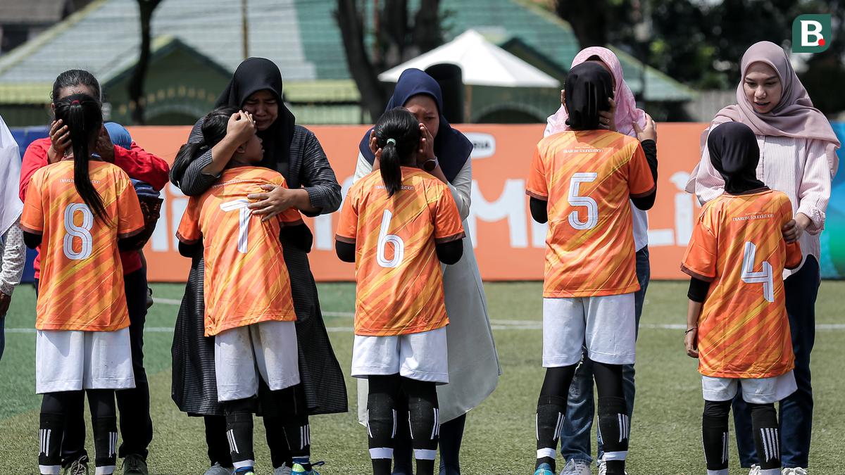 Dukungan Orang Tua untuk Pesepak Bola Putri Belia di Indonesia Makin Terlihat
