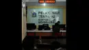 Sejumlah warga sedang menunggu untuk mengurus pengajuan surat - surat penting  mulai dari surat izin usaha dan perdagangan (SIUP), izin mendirikan bangunan (IMB), KTP dan KK dan lain-lain, Jakarta, Senin (12/1/2015). (Liputan6.com/JohanTallo)