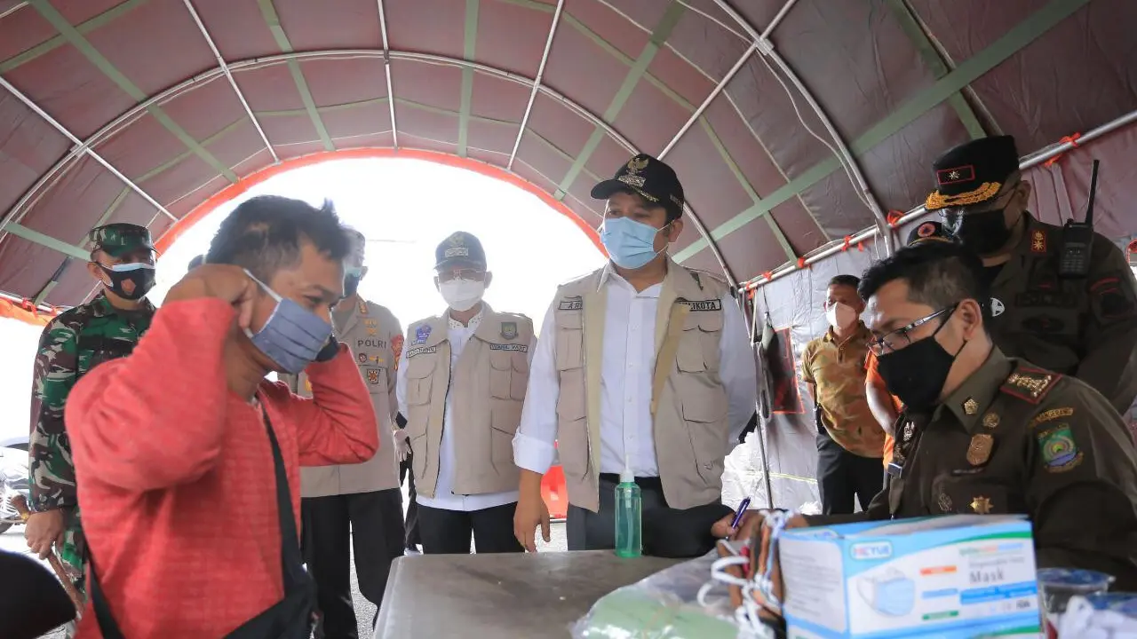 Puluhan Warga Terjaring Prokes di Hari Pertama Check Point PPKM