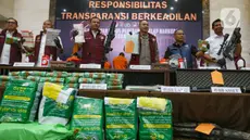 Karopenmas Divhumas Polri Brigjen Pol Trunoyudo Wisnu Andiko bersama Direktur Tindak Pidana Narkoba Bareskrim Polri, Brigjen Mukti Juharsa saat pengungkapan kasus peredaran narkoba jaringan internasional di Jakarta, Senin (22/7/2024). (merdeka.com/Arie Basuki)