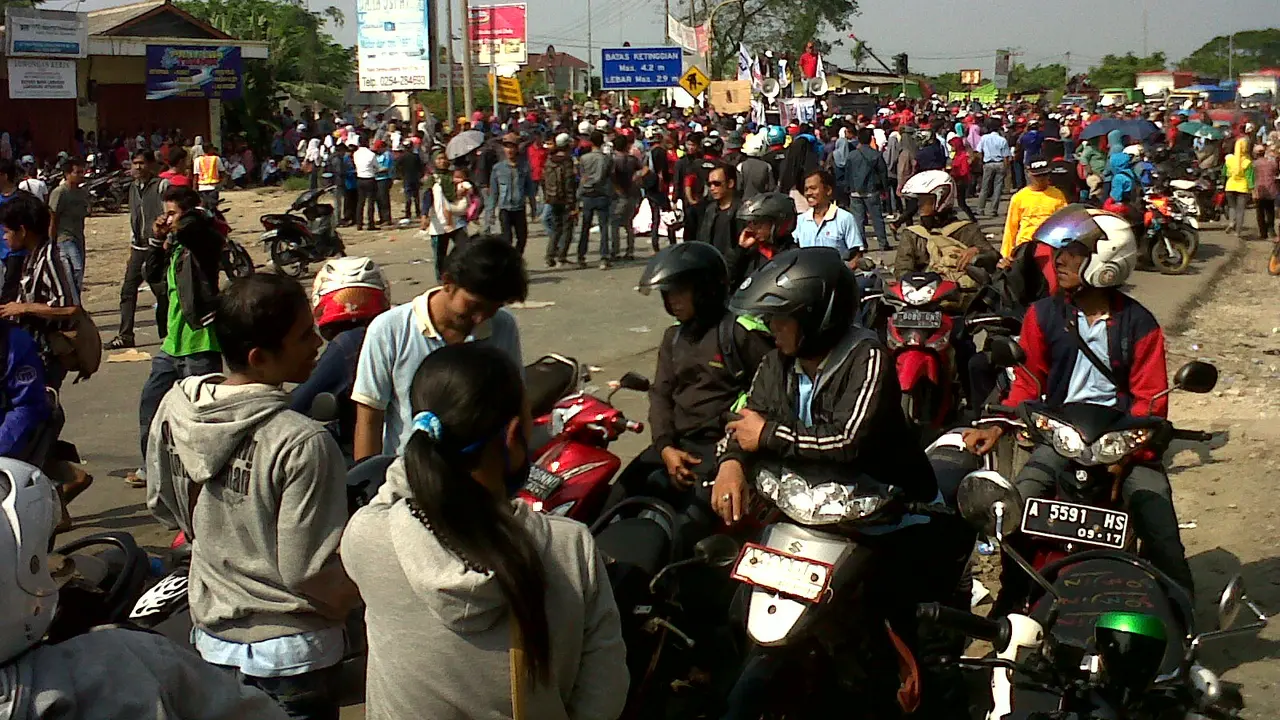 Demo buruh di Serang